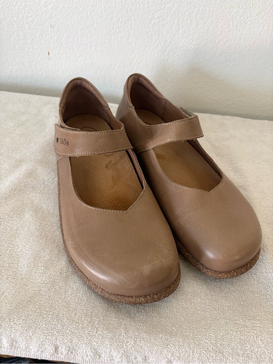 Taos Footwear Shoes - Taos Footwear Women’s Mary Jane Flats in Taupe Brown Size 41